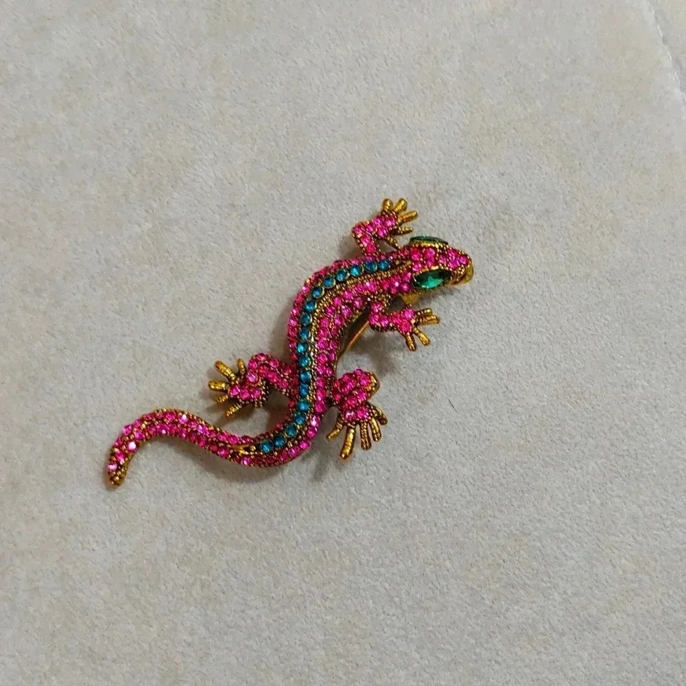 Gecko Lizard Rhinestone Brooch - Picture 4 of 7